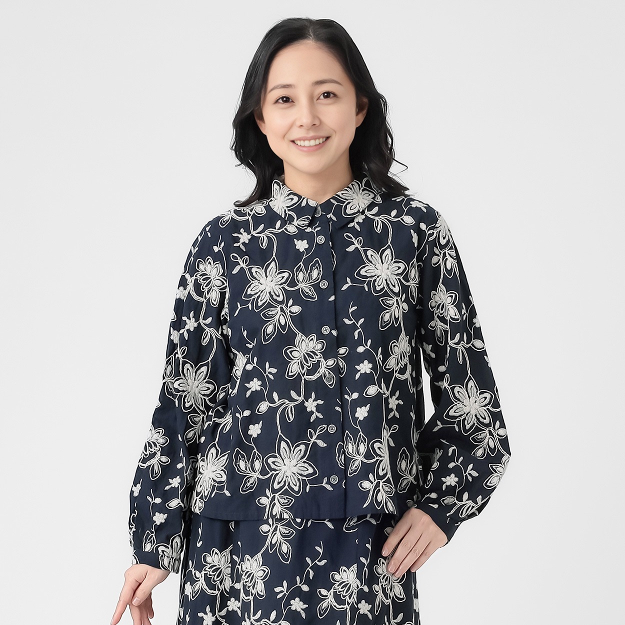 27 ジュンコシマダ JUNKO SHIMADA 花柄　ボウタイブラウス シャツ SUITS BY JUNKO SHIMADA ボウタイ付シャツブラウス【AOKI公式通販】