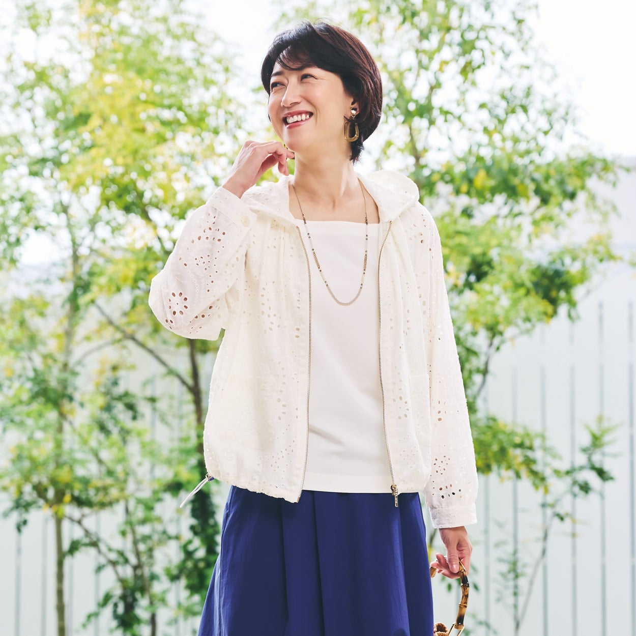 F ジュンコシマダ JUNKO SHIMADA 花柄 刺繍 ブラウス シャツ　紺 PART2 JUNKO SHIMADA 花柄プルオーバーブラウス ジュンコシマダ