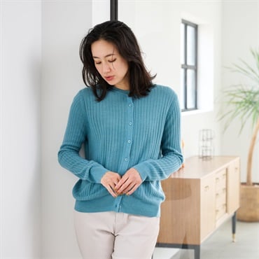 Pearls&Cashmere カシミア100%ハイネックニットカーディガンM パールボタンフリル配色ニットカーディガン[rut576
