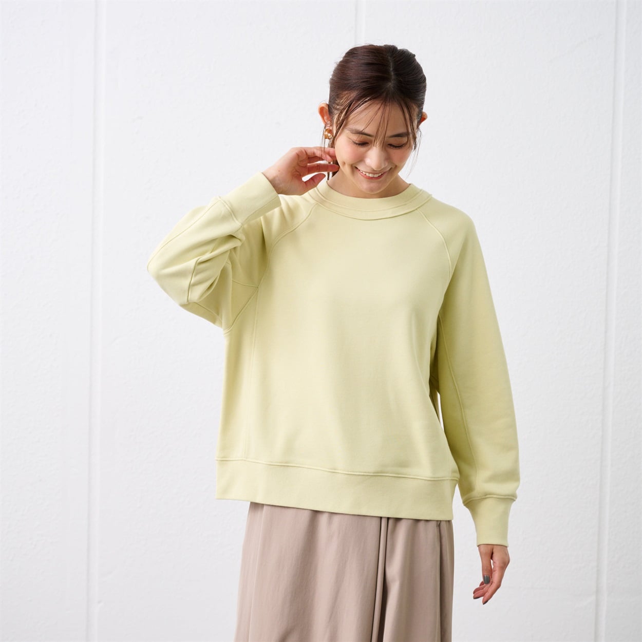 TVC(ティーヴィシー) レトロカラースウェット 切替プルオーバー レディス(ウスキイロ-L)