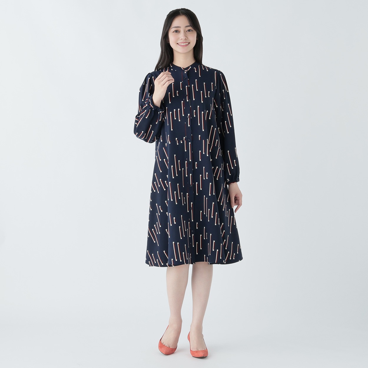 美品 マムエモワ 長袖前開きワンピース 135cm 小学校通学 お出掛け 美品 マムエモワ 長袖前開きワンピース 135cm 小学校通学 お
