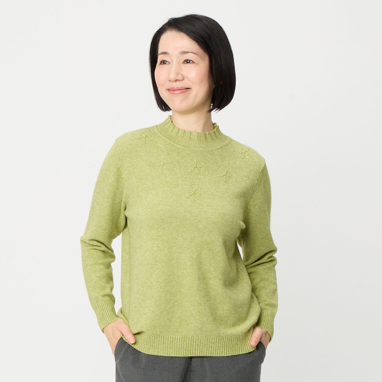 モチモチセーター 刺繡入りハイネック レディス 着楽美(きらび