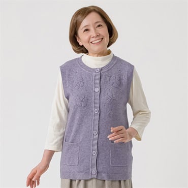 もちもちニット ノースリーブベスト刺繡いり レディス 着楽美(きらび) IN-261941Y(ウスムラサキ-S)