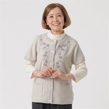 もちもちニット キャップベスト モール刺繡いり レディス 着楽美(きらび) IN-261942Y