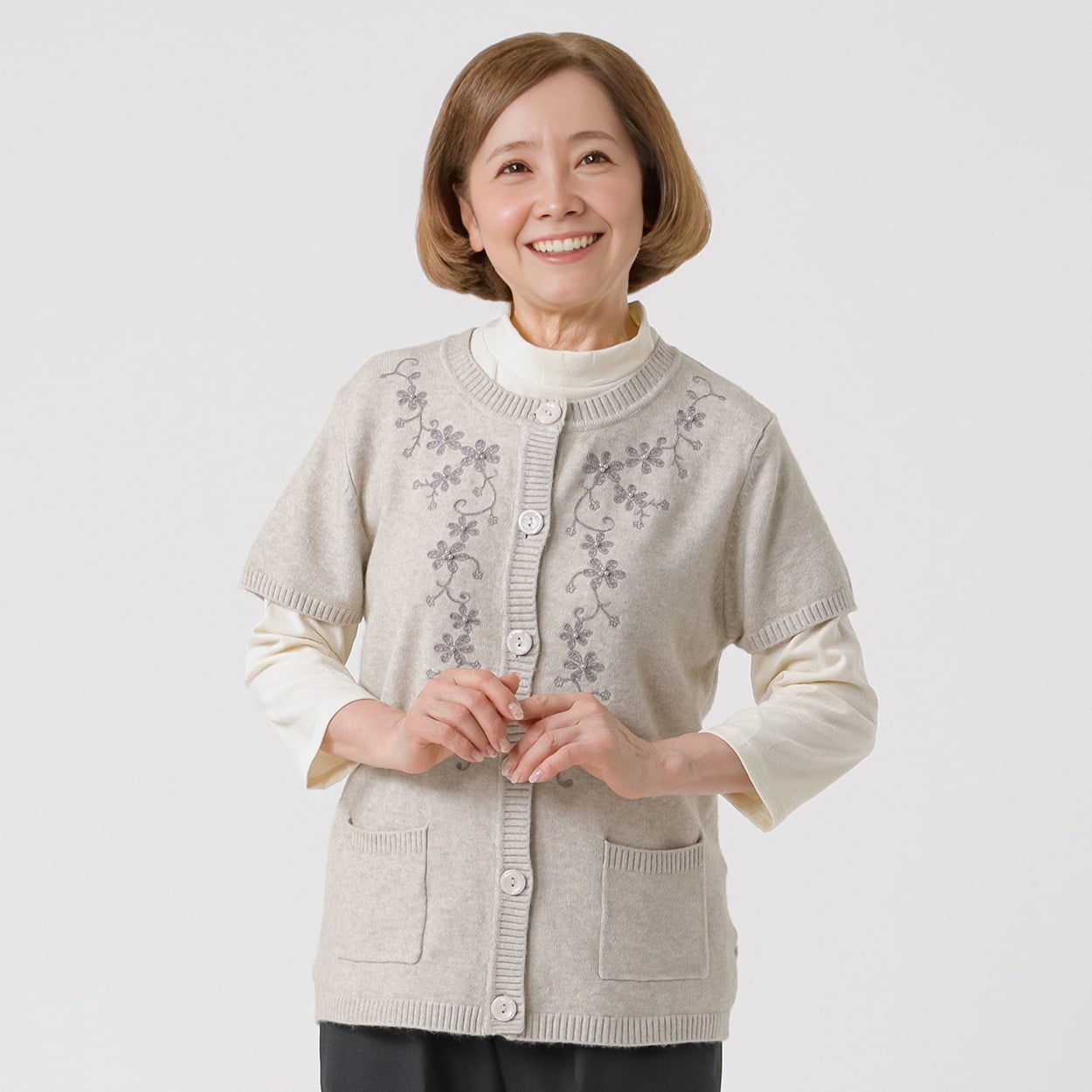 もちもちニット キャップベスト モール刺繡いり レディス 着楽美(きらび) IN-261942Y(ウスチャ-S)