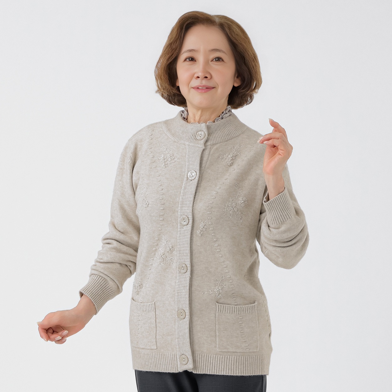 もちもちニット カーディガン 刺しゅう入り 裏ベロア レディス 着楽美(きらび) IN-261948Y(ウスチャ-M)