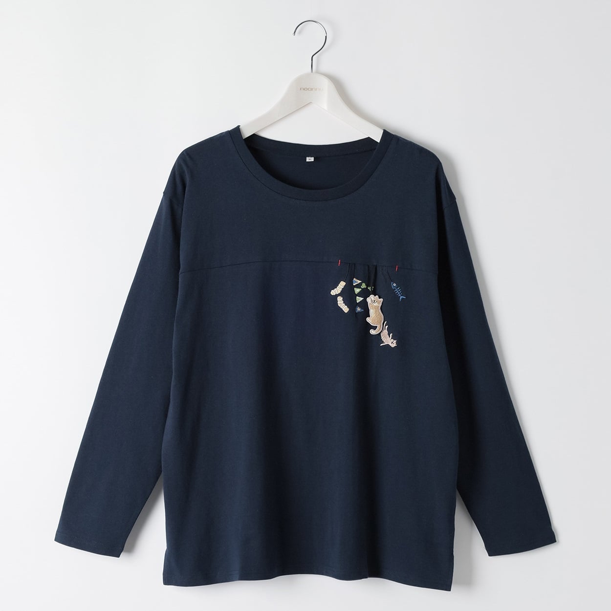 コットン100猫モチーフ胸刺繍Tシャツ レディス 大きいサイズ noannu 1980-3246A(ネイビー-5L)