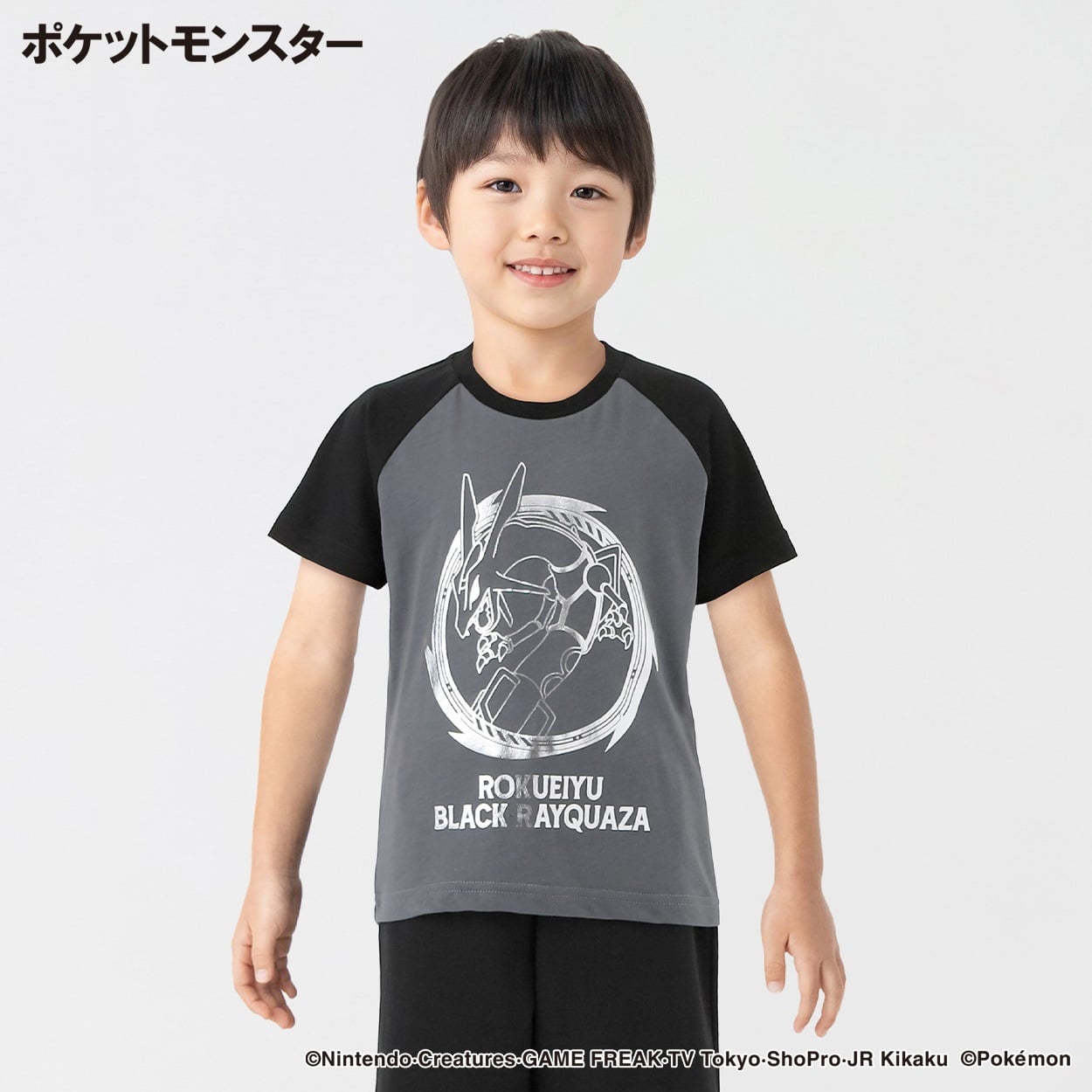 ポケットモンスター 天竺黒いレックウザ箔半袖Tシャツ 男の子 キッズ 110cm-130cm(チヤコ－ルグレ－-110cm)