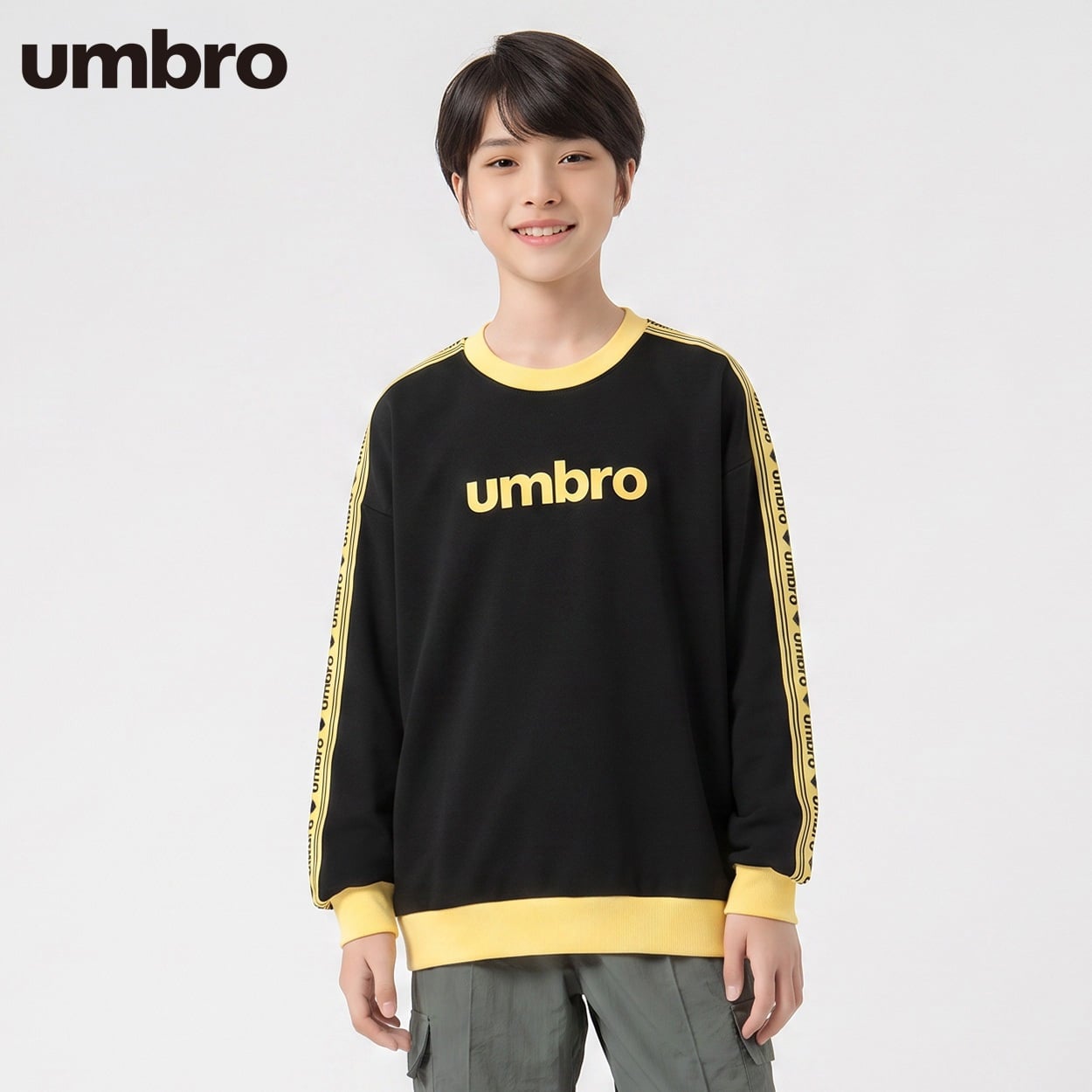 UMBRO(アンブロ) ロゴテープ裏毛トレーナ キッズ 男の子 130cm-160cm(ブラック-150cm)