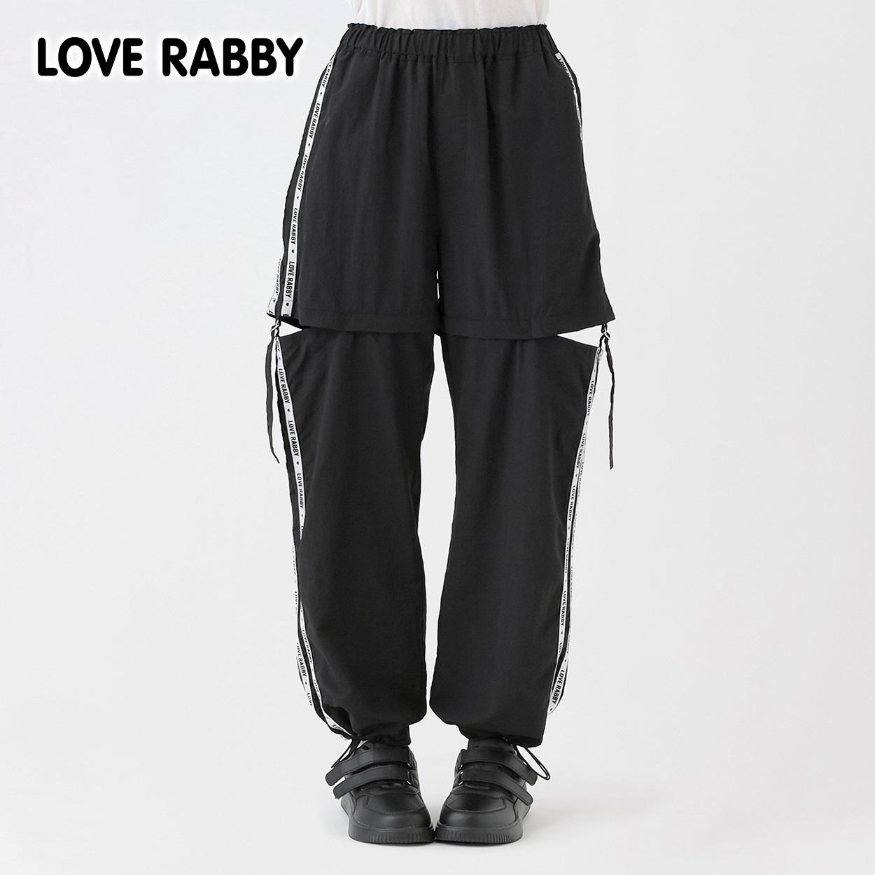 LOVERABBY(ラブラビ) ロゴライン脇スリットナイロンカーゴパンツ キッズ 女の子 130cm-160cm(ブラック-130cm)