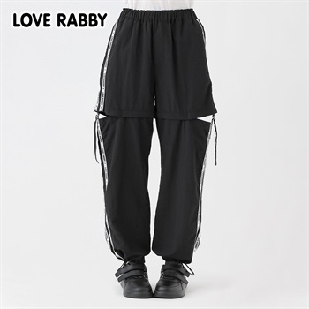 LOVERABBY(ラブラビ) ロゴライン脇スリットナイロンカーゴパンツ キッズ 女の子 130cm-160cm(ブラック-130cm)