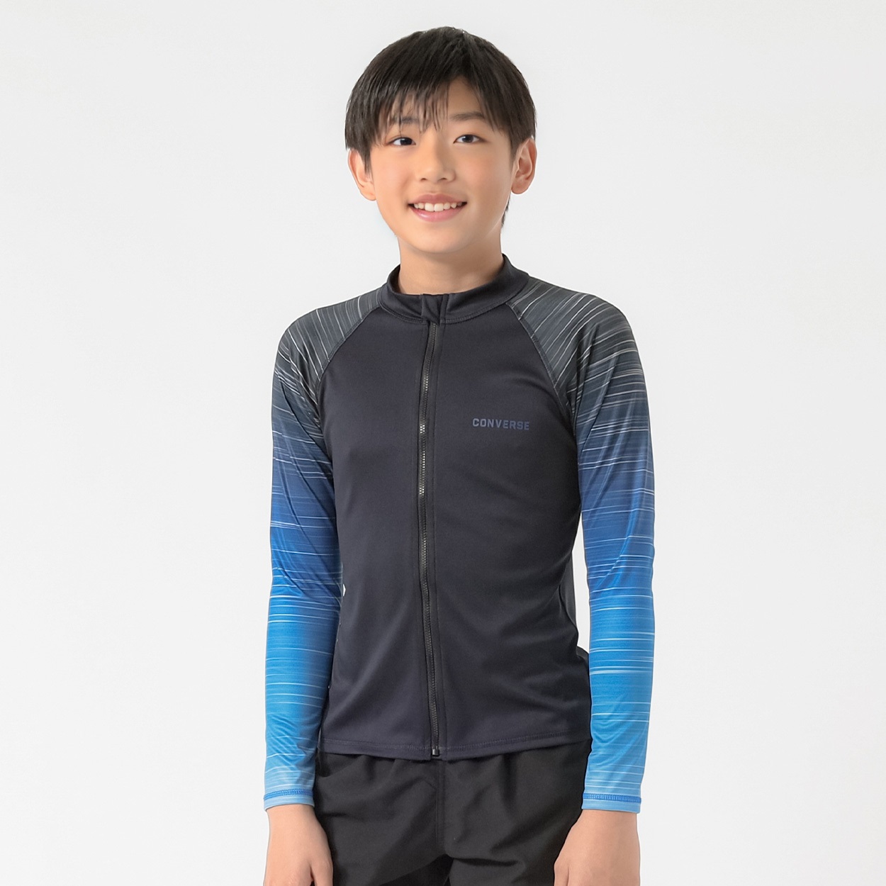 CONVERSE(コンバース) 長袖袖グラデラッシュガード 男の子 紫外線対策 キッズ 140cm-160cm(ブラック-150cm)