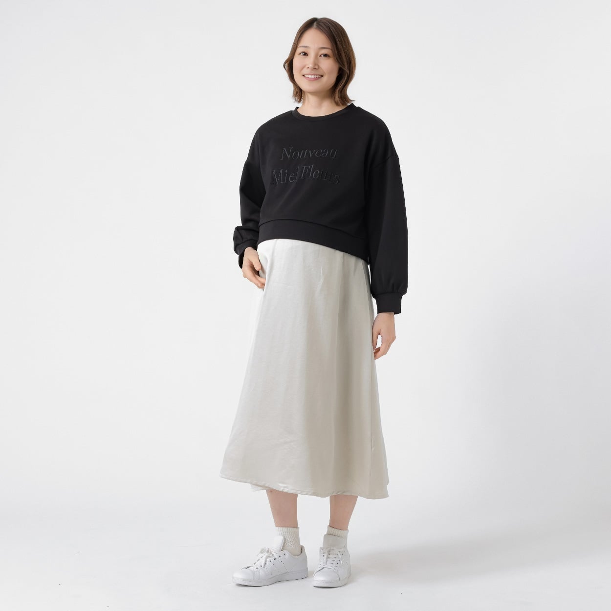 ロゴ刺繍ドッキング 長袖ワンピース 産前～産後 マタニティ(ブラック-マタニティM)