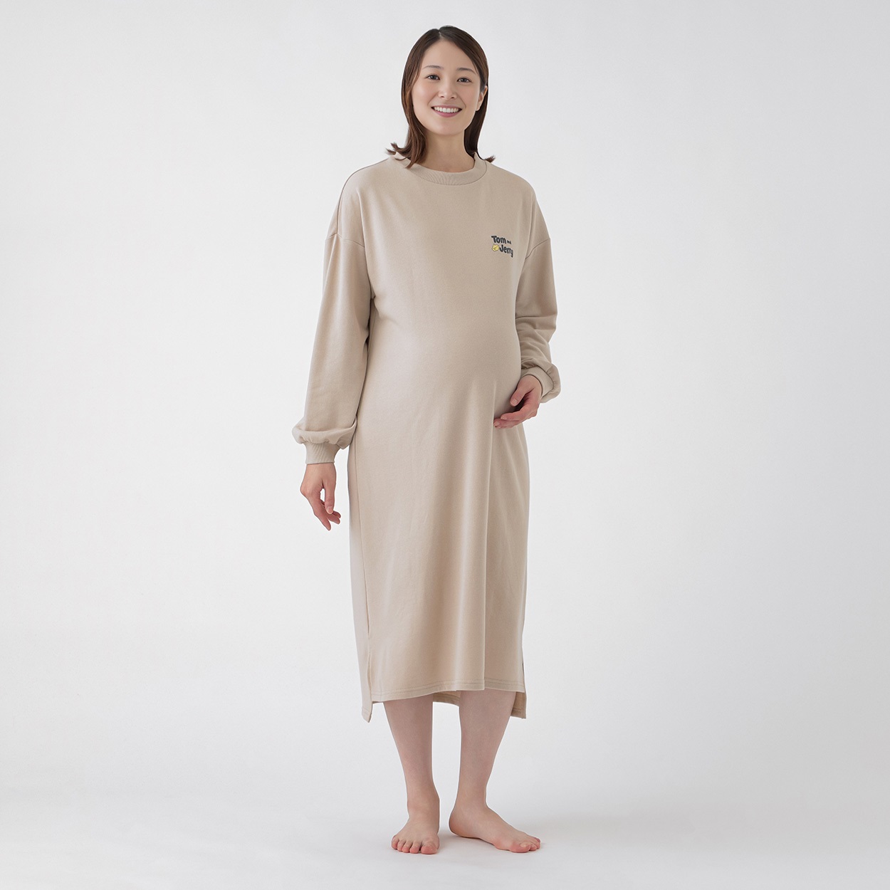 トムとジェリー サガラ刺しゅう 裏毛ワンピース 長袖パジャマ 産前～産後 マタニティ(ベージュ-マタニティL)