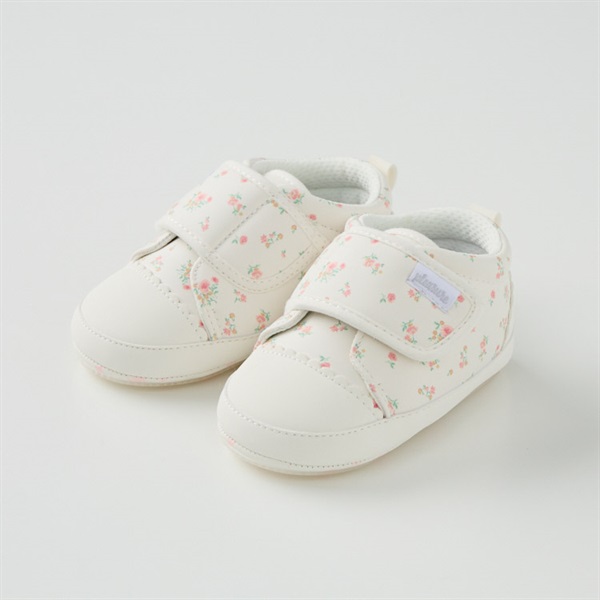 S59: ayumamaページ ビジュー付き白花フリルベストホワイト セール】 フラワースニーカー （スニーカー）｜TO BE CHIC