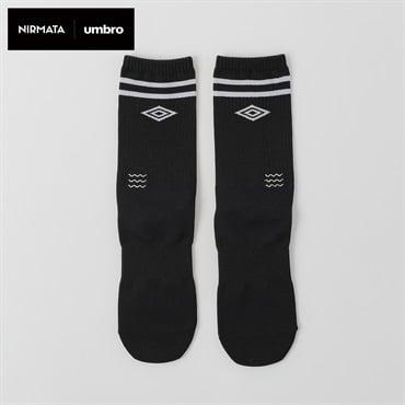 NIRMATA×umbroコラボソックス 波刺繍クルー丈 レディス(ブラック-23-25CM)