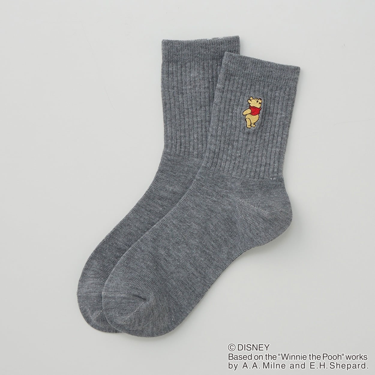 ソックス プーさんデザイン アメリブ刺繍 クルー丈 レディス(グレー-23-25CM)