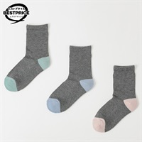 足底パイル編みであたたかいソックス3足組 クルー丈 レディス トップバリュ ベストプライス(TOPVALU BESTPRICE)(本体チャコールグレー、つま先かかと部、ミドリ・アオ・ピンク-23ｰ25CM)