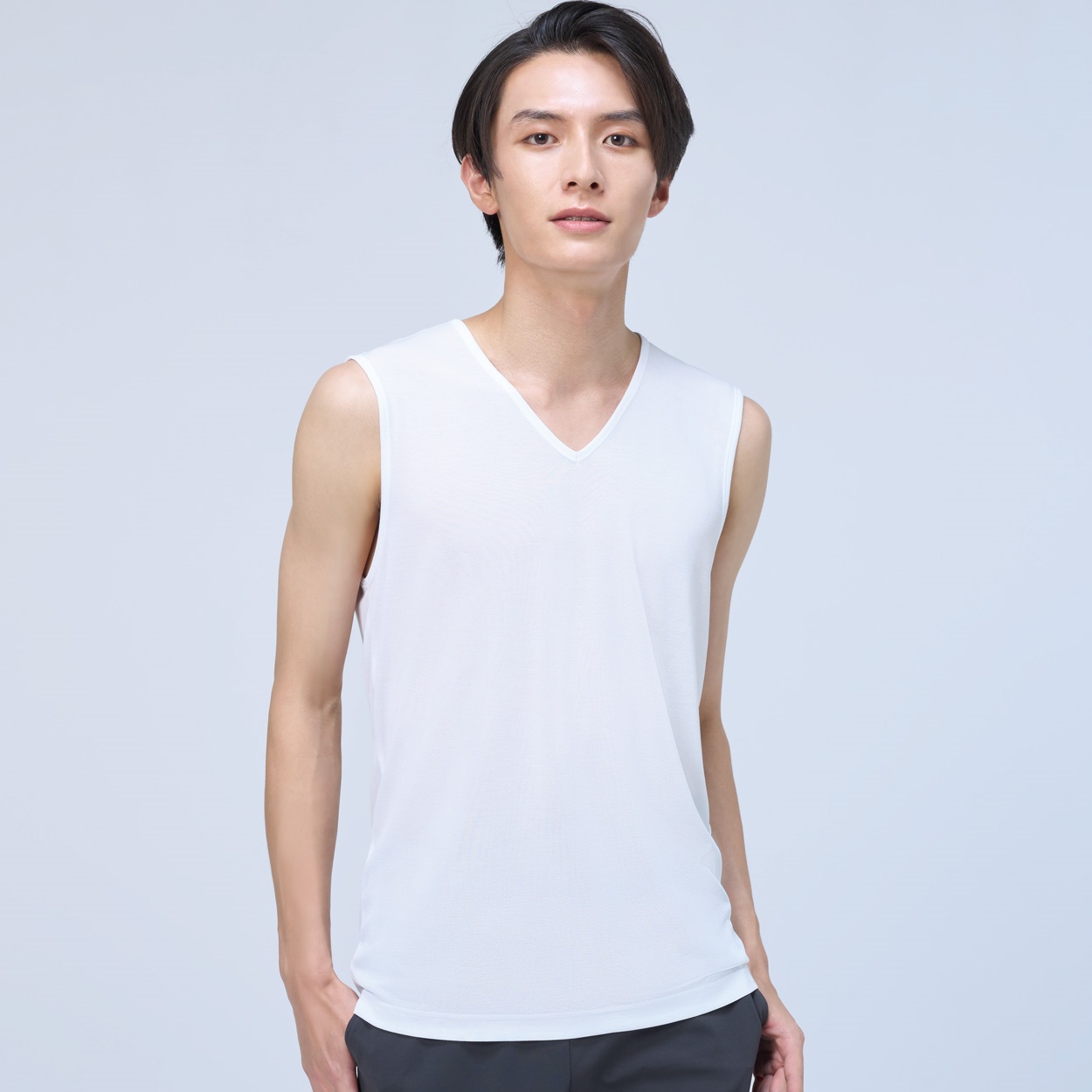 スリーブレスVネックシャツ COOL強力抗菌 メンズ トップバリュ PEACE FIT(ピースフィット)(シロ-L)