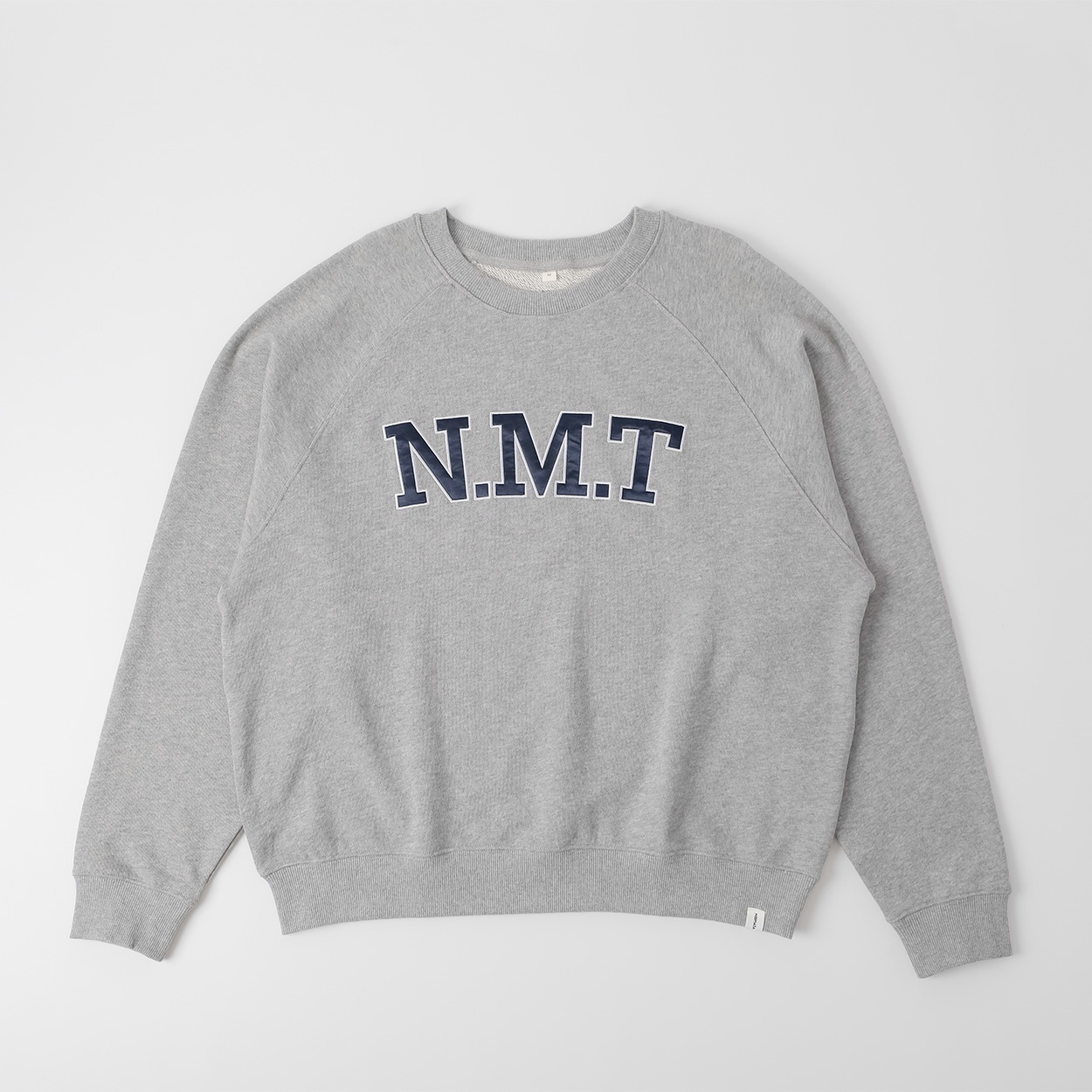 NIRMATA DESIGN  CREW SWEAT メンズ(チャコ－ルグレ－-S)