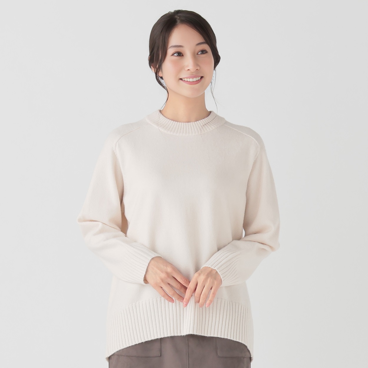 バックスリットニット レディス ESSEME(エシーム) 695105 | イオン