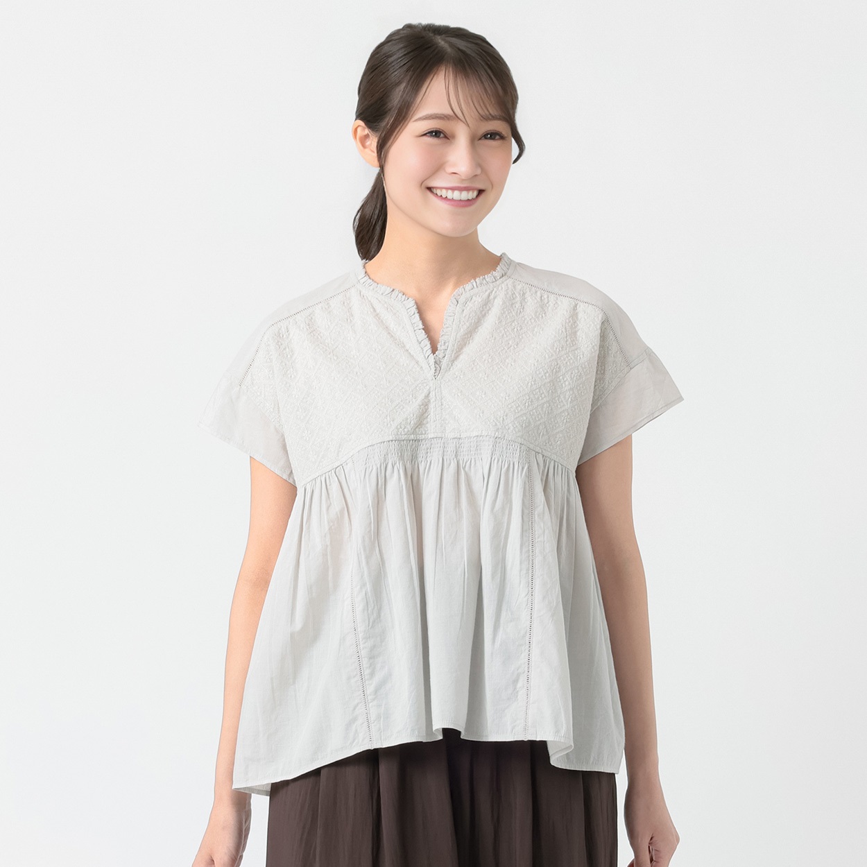 Vネック刺繍フレアブラウス レディス ESSEME(エシーム) II-ES26-03