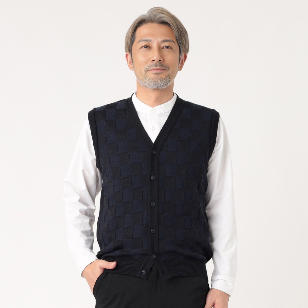 神鉱石プレミアムイオンベスト 株式会社ネクストカンパニー｜テラヘルツ粒が背中～肩に合計26粒配置