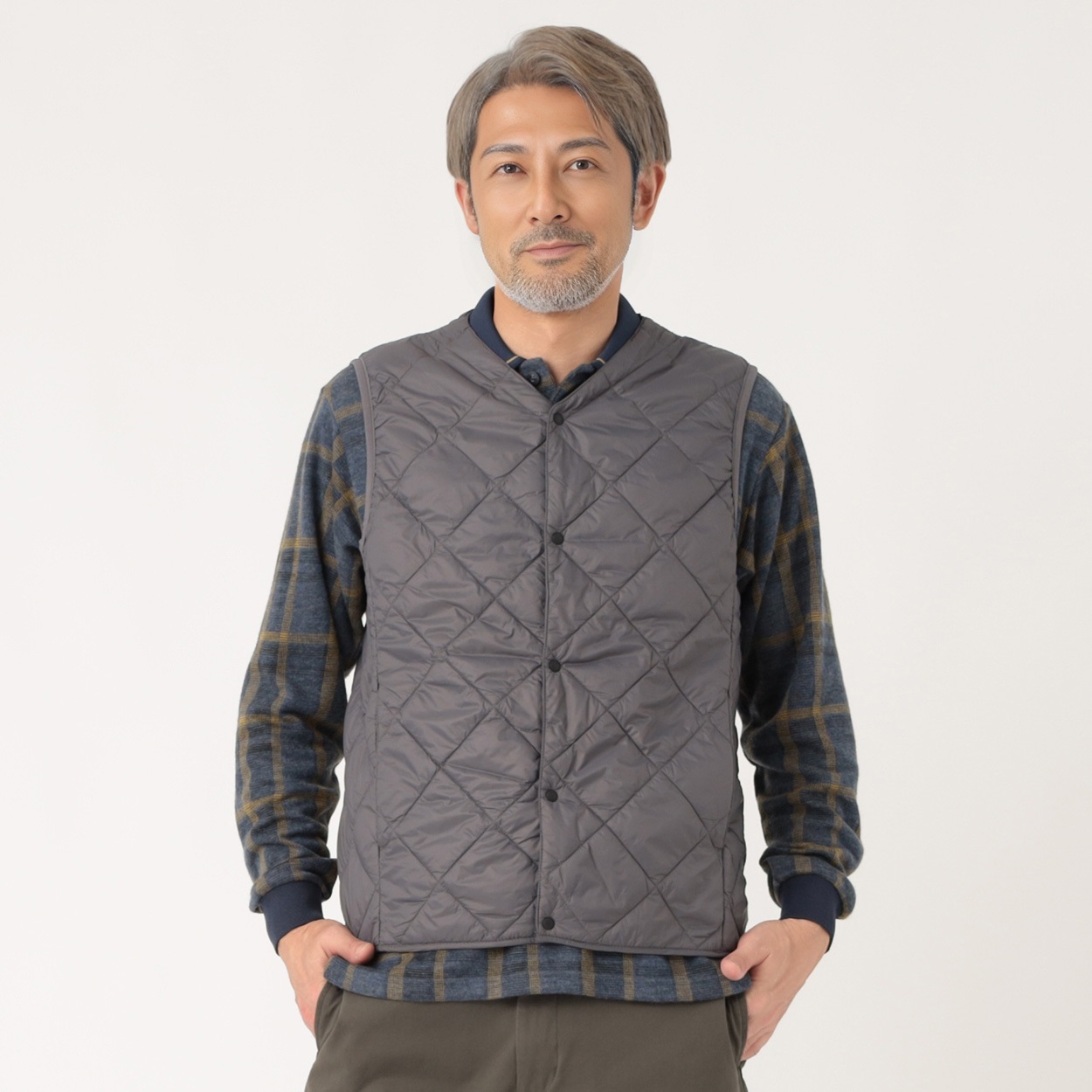 【美品】AKM ダイヤキルト 光沢 レイヤード ダウンベスト ブラウン L 美品】AKM ダイヤキルト 光沢 レイヤード ダウンベスト ブラウン L