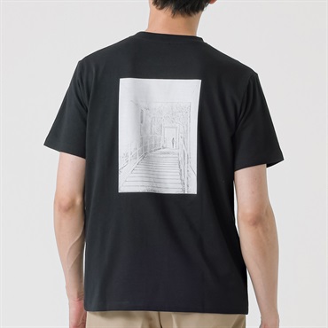 TVC(ティーヴィシー) SAVING THE PLANET by KATHARINE HAMNETT フォト半袖Tシャツ メンズ(クロ（背中プリント）-S)