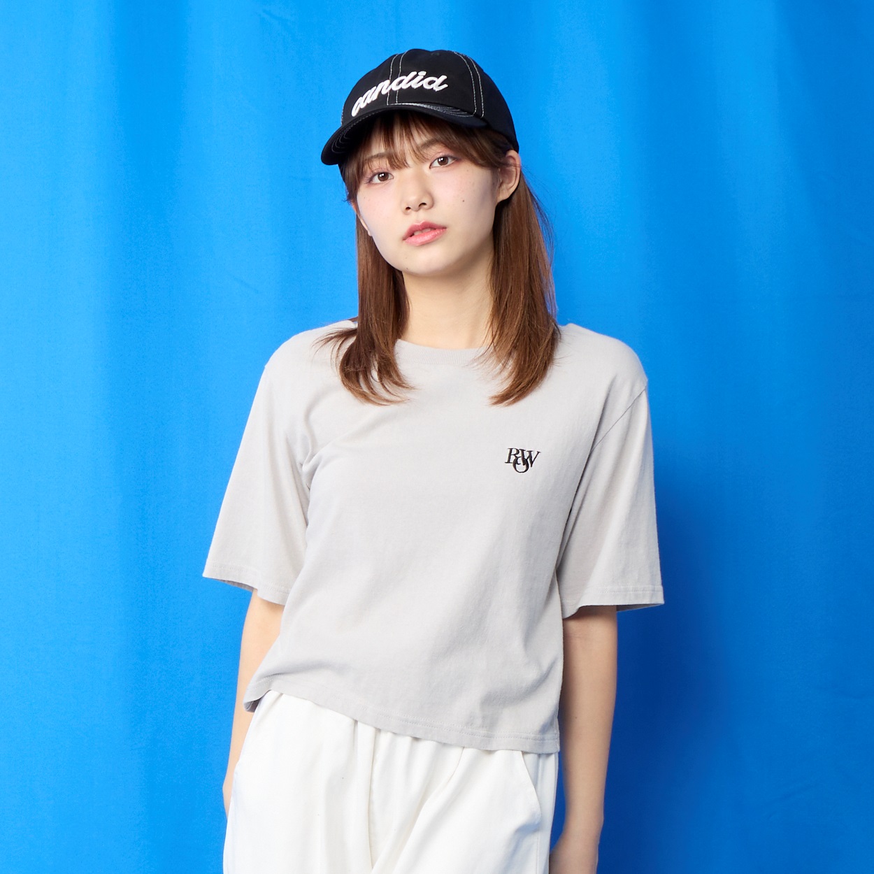 韓国パウダーカコウワンポイント刺繍Tシャツ Doublefocus