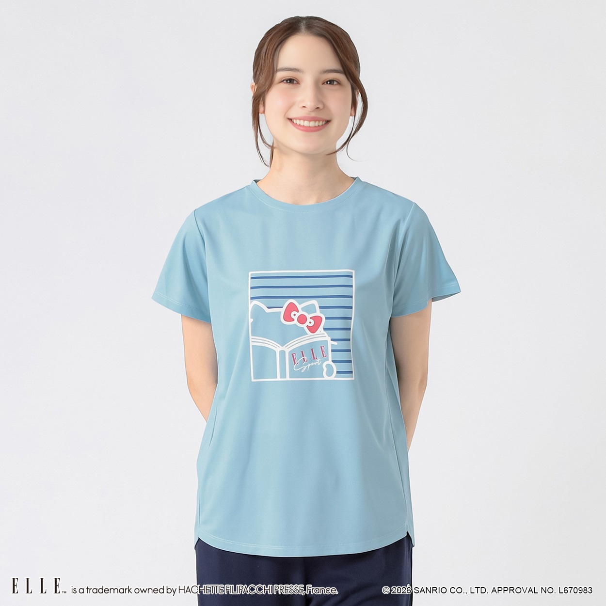 ELLE SPORT(エルスポーツ) ハローキティ×ELLE SPORT マガジンプリント半袖T 吸汗速乾 UV 接触冷感 レディス(ウスアオ-L)