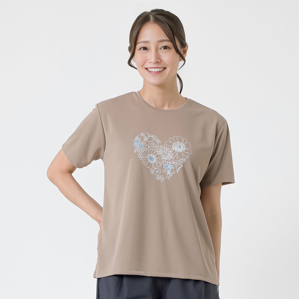 ELLE SPORT(エルスポーツ) フラワーハートプリントTシャツ 裏メッシュ素材 UV 吸汗速乾 接触冷感 レディス(チャ-M)