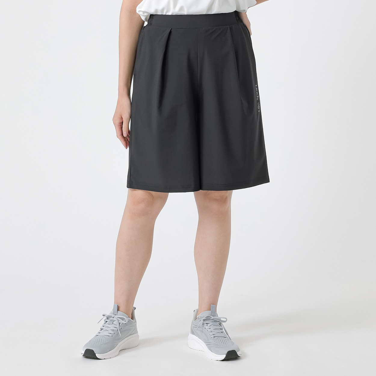 ELLE SPORT(エルスポーツ) リップ調ハーフパンツ ストレッチ UV 吸汗速乾 強力接触冷感 レディス(クロ-S)