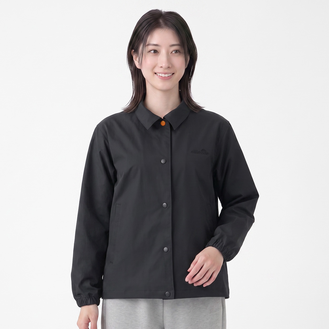 ellesse タフタコーチジャケット レディス(クロ-M)