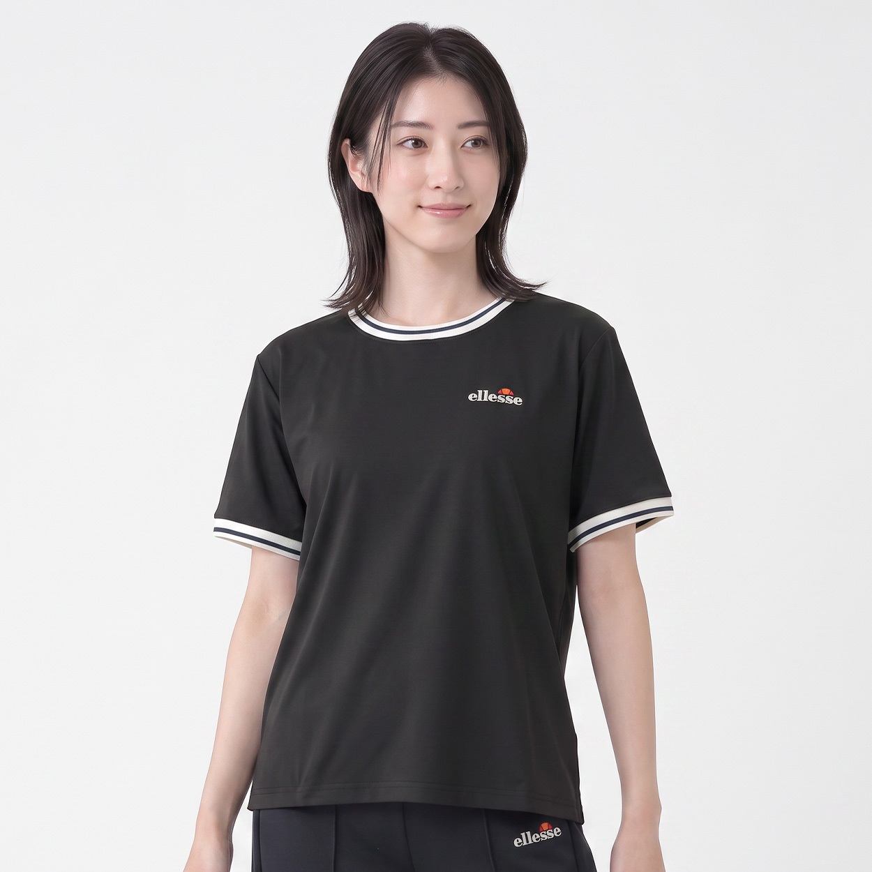 ellesse ワンポイント綿タッチ天竺Ｔシャツ レディス(クロ-XL)