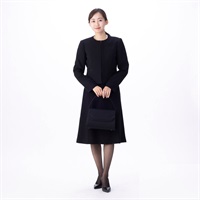 ブラックフォーマル　アンサンブルスーツ　衿なしサテン使い前開き レディス 喪服 礼服 【2408153SP19C2】