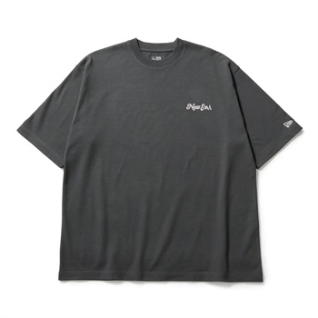 NEWERA(ニューエラ) 半袖 オーバーサイズド コットン Tシャツ Logo Archive グラファイト(クロ-M)