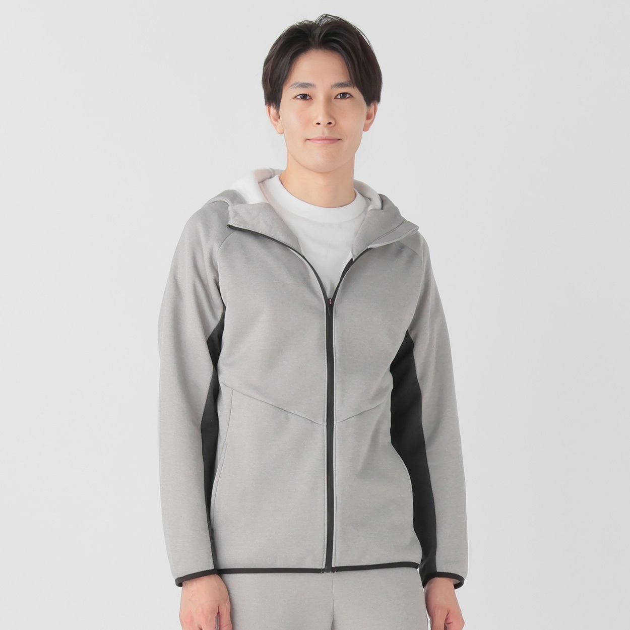 軽量裏起毛スウェットパーカー ストレッチ素材 前後に再起反射プリント