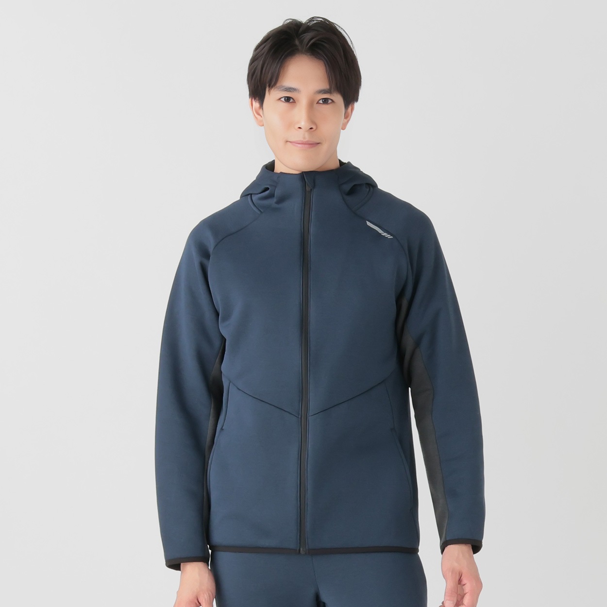 軽量裏起毛スウェットパーカー ストレッチ素材 前後に再起反射プリント