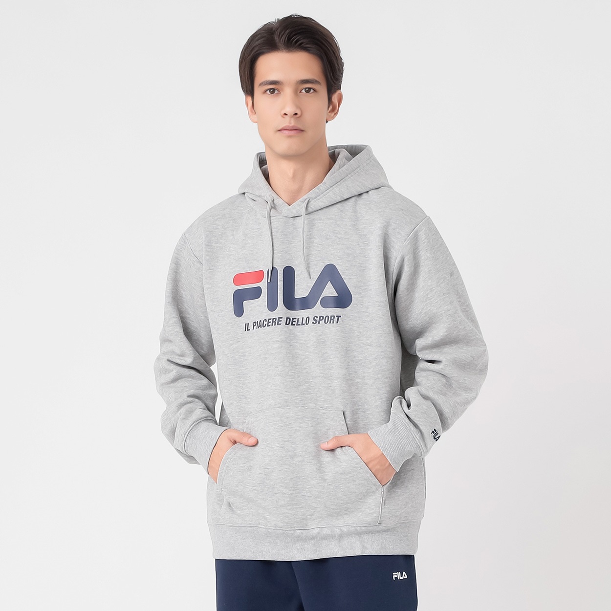 FILA(フィラ) フードパーカー 裏起毛 胸元のFILAブランドロゴプリント