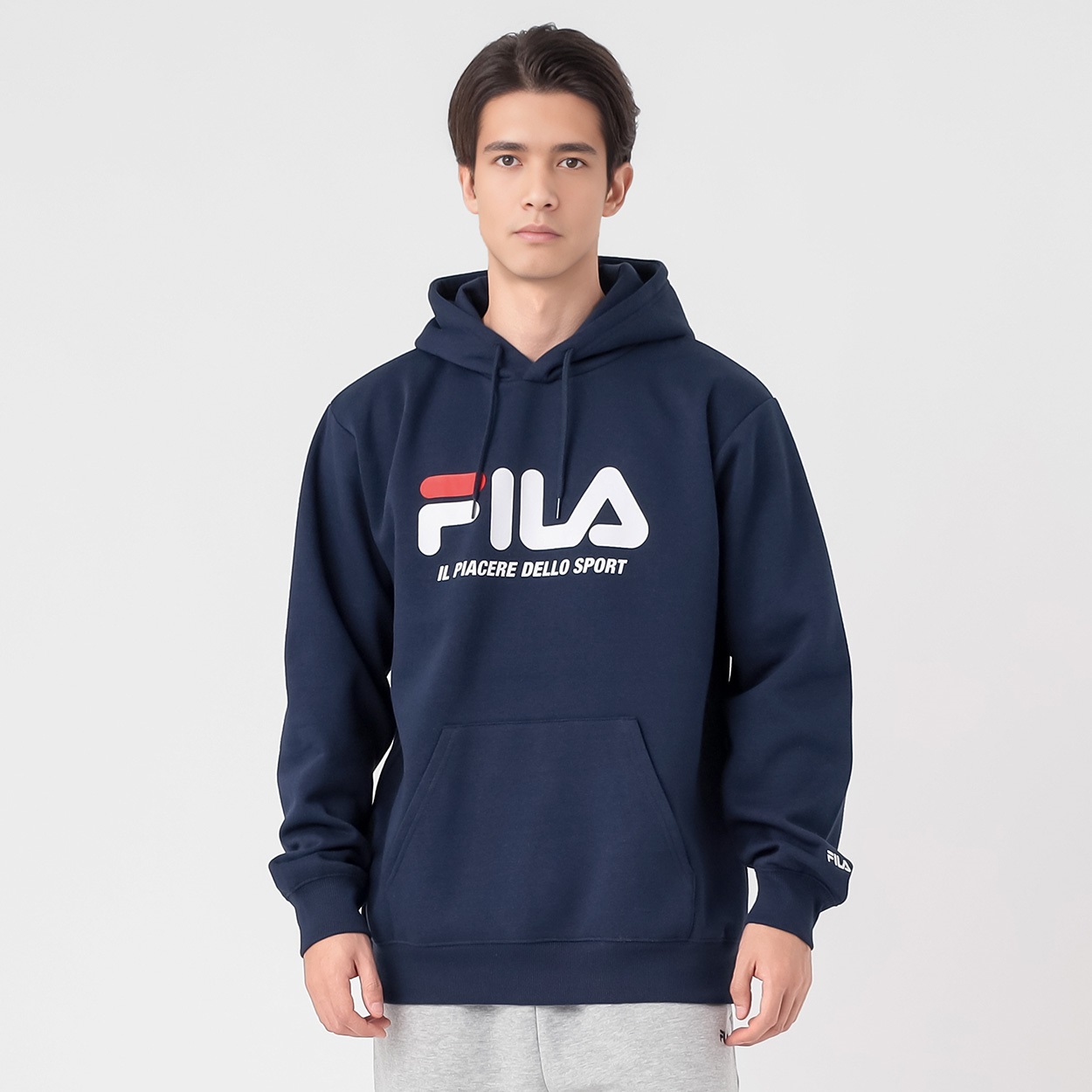 FILA(フィラ) フードパーカー 裏起毛 胸元のFILAブランドロゴプリント
