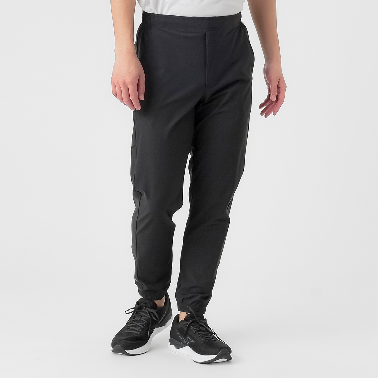 UNDER ARMOUR 4WAYストレッチパンツ ブラック ジョガーパンツ 4WAYストレッチ 接触冷感 UVカット メンズ | イオン