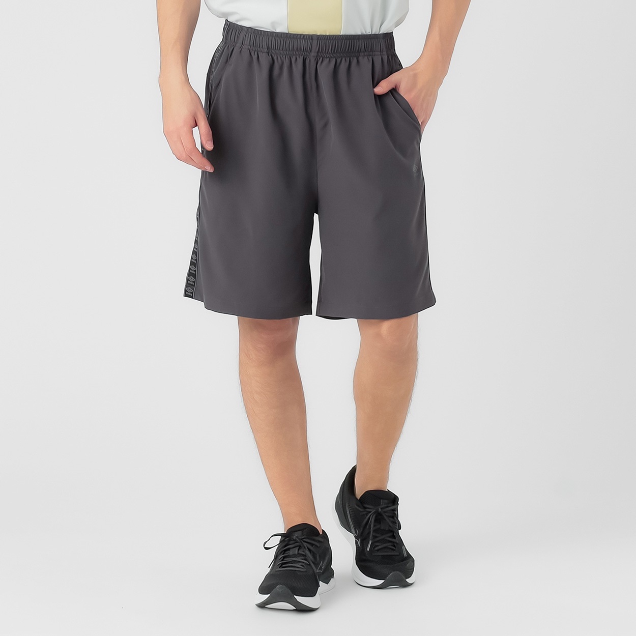 UMBRO(アンブロ) アンブロショートパンツ テープ使いショートパンツ 吸水速乾 UV対策 ストレッチ メンズ(ウスクロ-2XL)