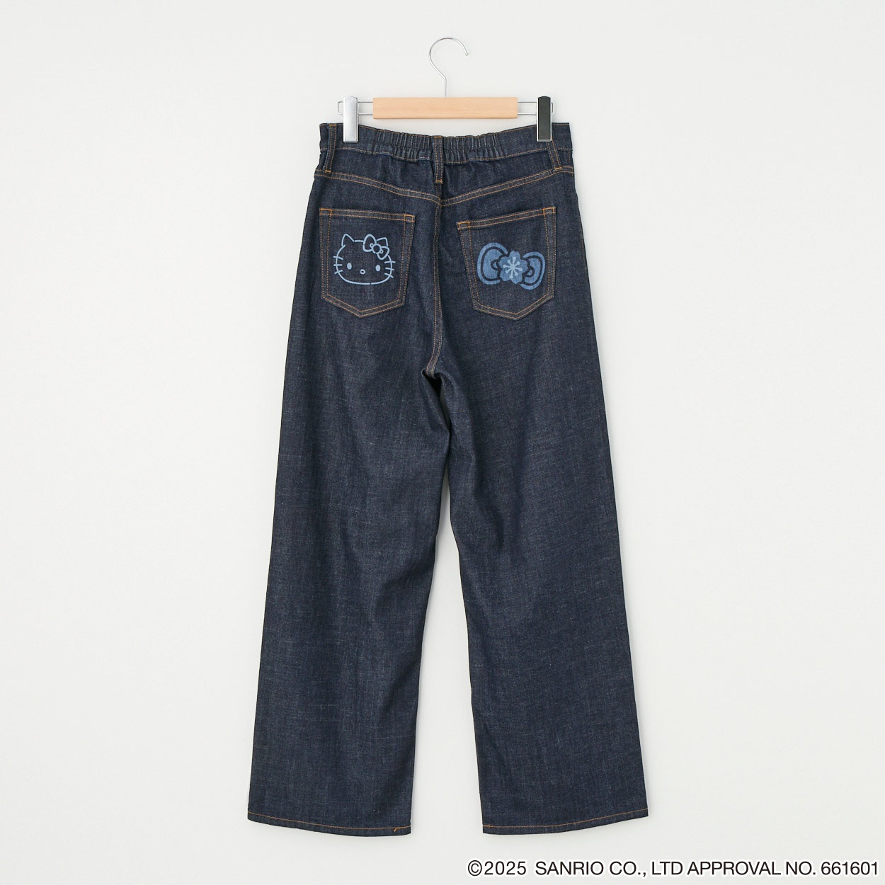 大人の〈ハローキティ〉 デニムワイドパンツ レディス JEUNE