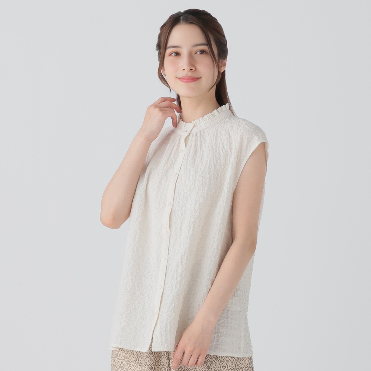 【美品 エブール】上質綿素材スッキリV開きオーバーブラウス News | ebure(エブール)