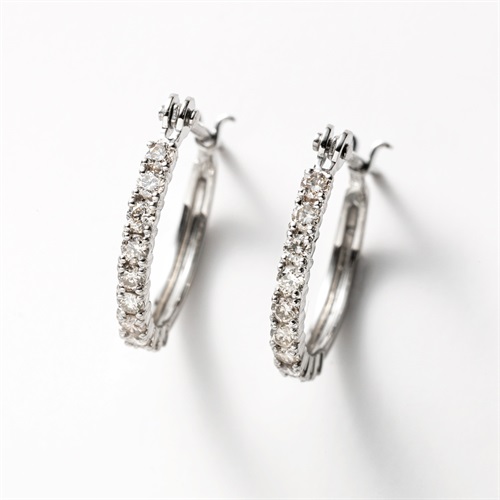 新入荷 ご予約品 06 BZ>プラチナダイヤ計0.2ctハーフエタニティピアス アクセサリー