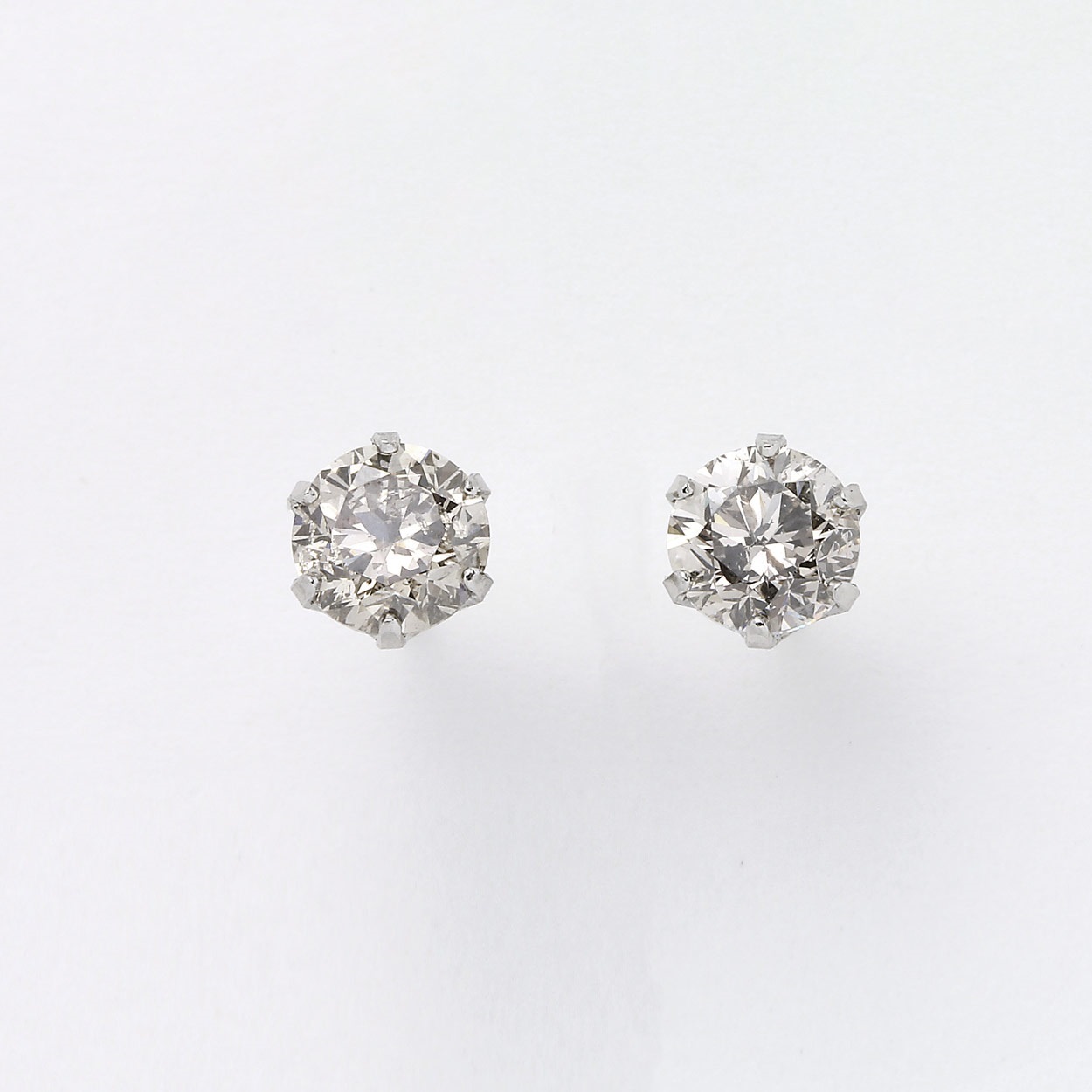 豪華天然ダイヤモンド計0.50ct プラチナ900 シリコンキャッチ付き プラチナダイヤ計0.5ctピアス<01 新春> | イオンスタイルオンライン