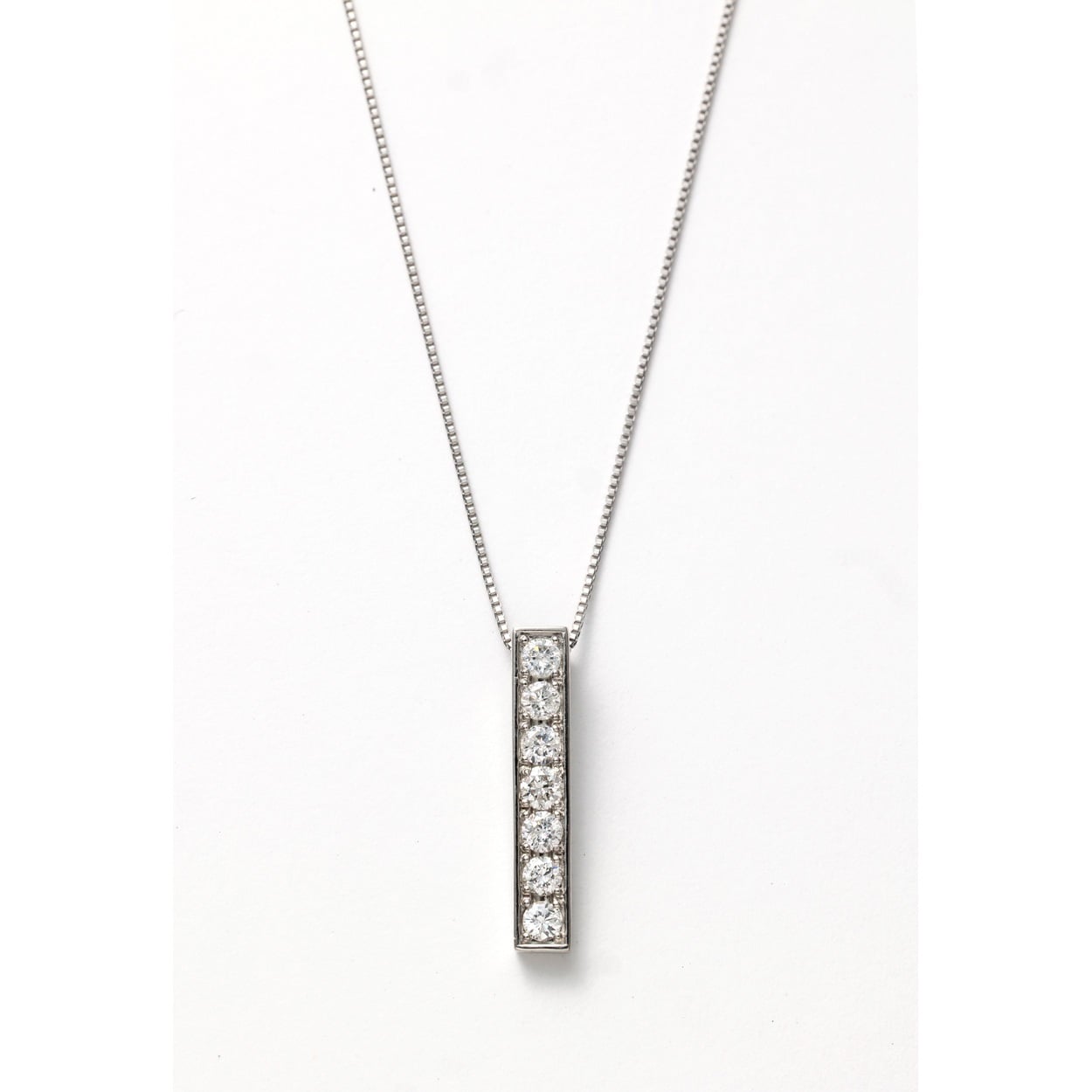 プラチナダイヤ計0.3ct プレシャスバーデザインネックレス<08 3日間>(プラチナ-フリー)