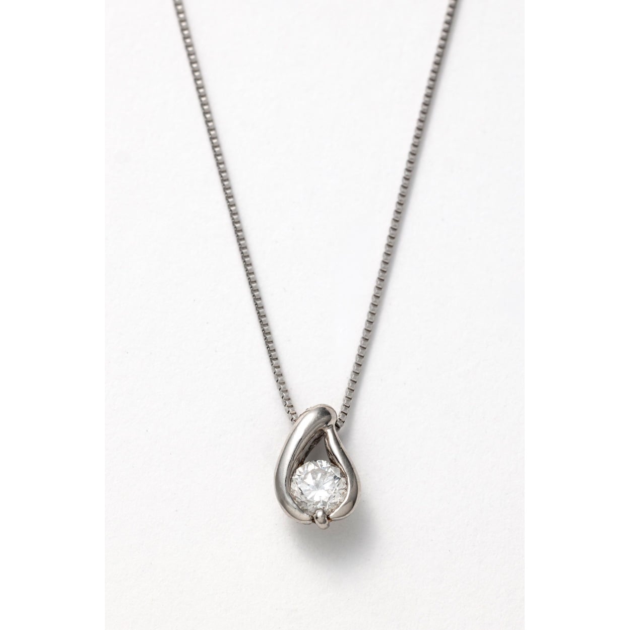 プラチナダイヤ0.1ct ティアドロップデザインネックレス<08 3日間>(プラチナ-フリー)