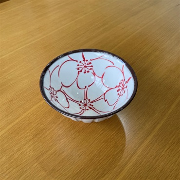 波佐見焼　粉引彫内花　飯碗(赤)